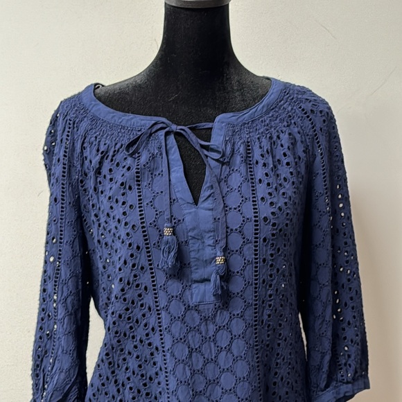 Daniel Rainn Blouse Pale Sky Wilcox Smock Detail Top Eyelet Allover Navy Small - Picture 2 of 9